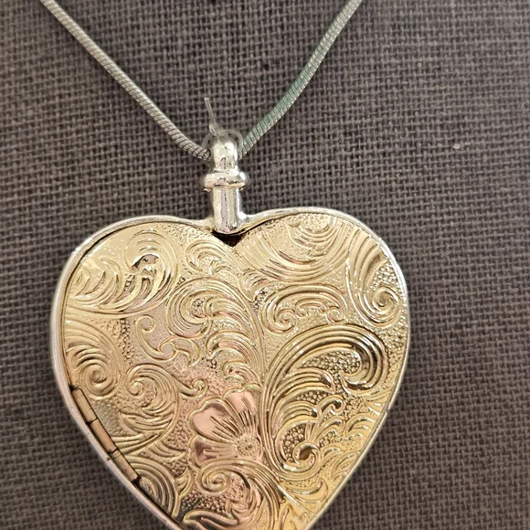 Heart Locket Necklace - Picture 4 of 10